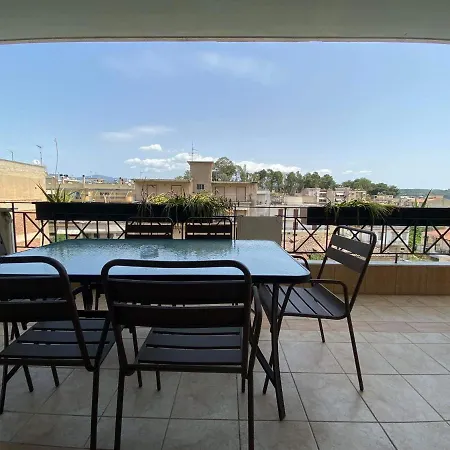 Penthouse In Center Of Apartment *